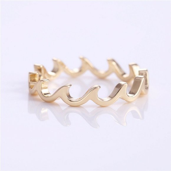 NWOT Dainty Gold Wave Ring - Picture 4 of 8